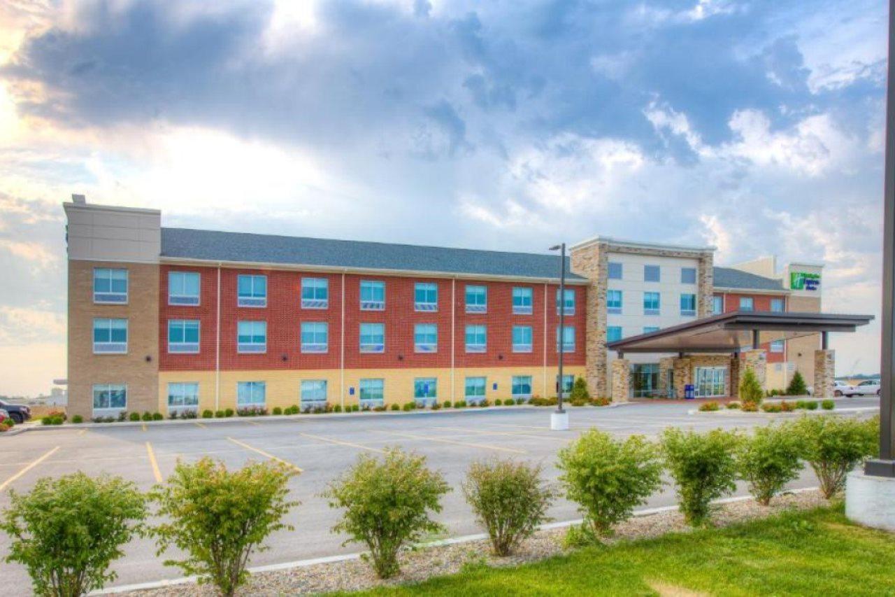 Holiday Inn Express & Suites - Remington, An Ihg Hotel Exterior photo